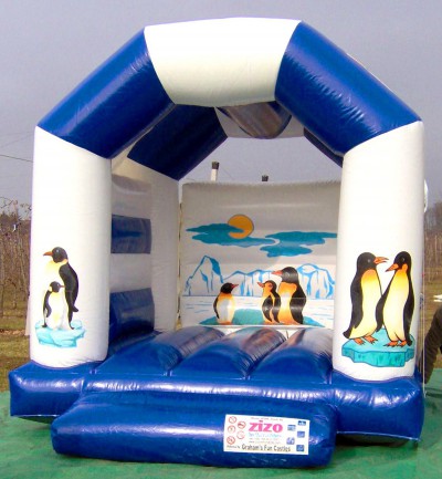 Hüpfburg Little Penguin mieten | blau weisse Gumpiburg